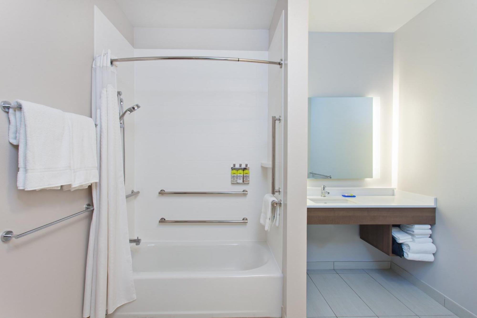 Holiday Inn Express & Suites - Moses Lake By Ihg Buitenkant foto
